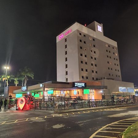 Отель Ibis Montes Claros Shopping Экстерьер фото