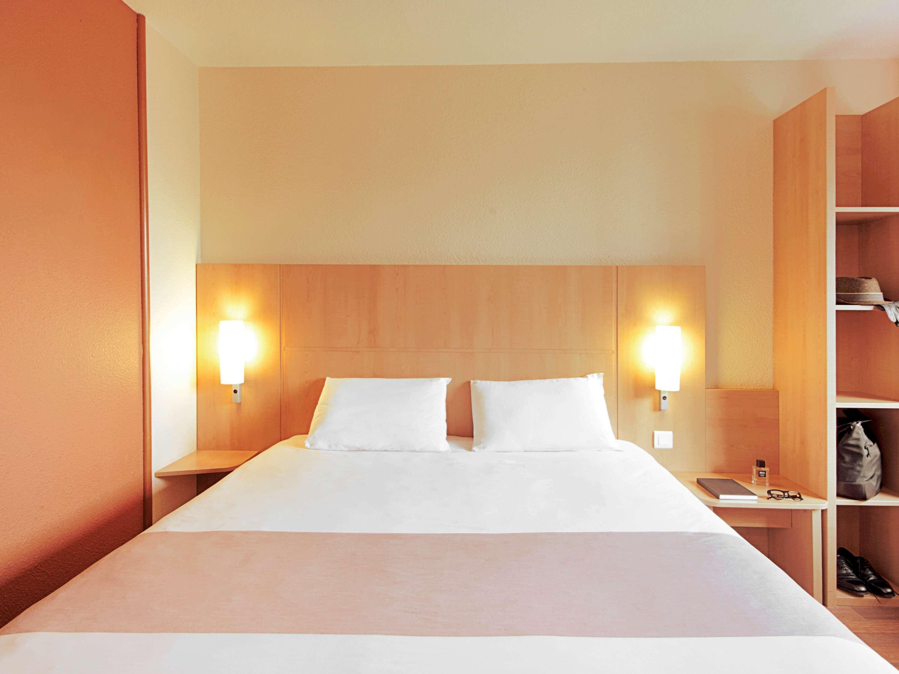 Отель Ibis Montes Claros Shopping Экстерьер фото