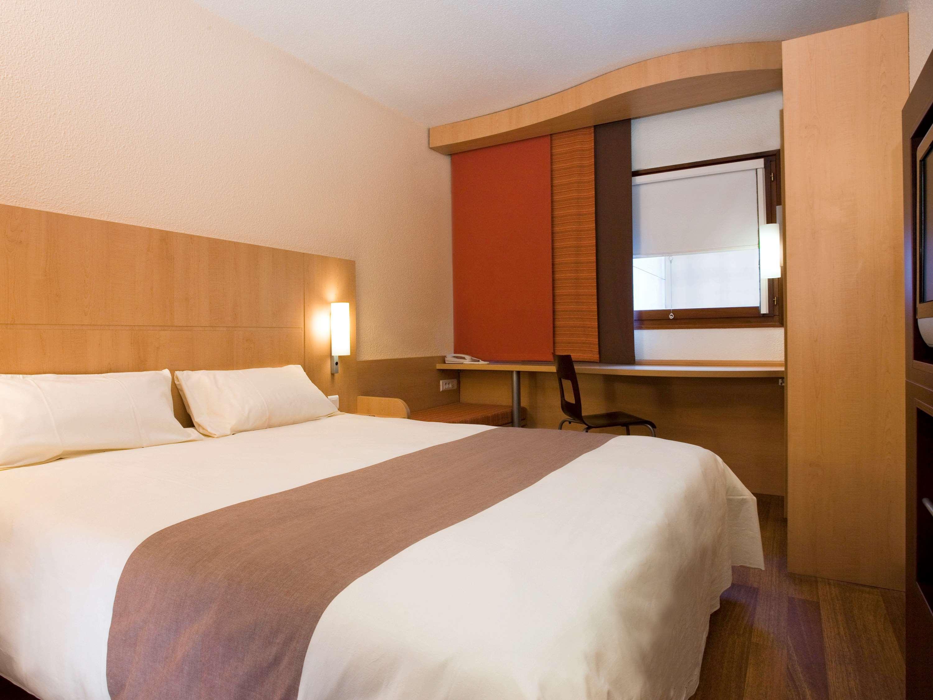 Отель Ibis Montes Claros Shopping Экстерьер фото