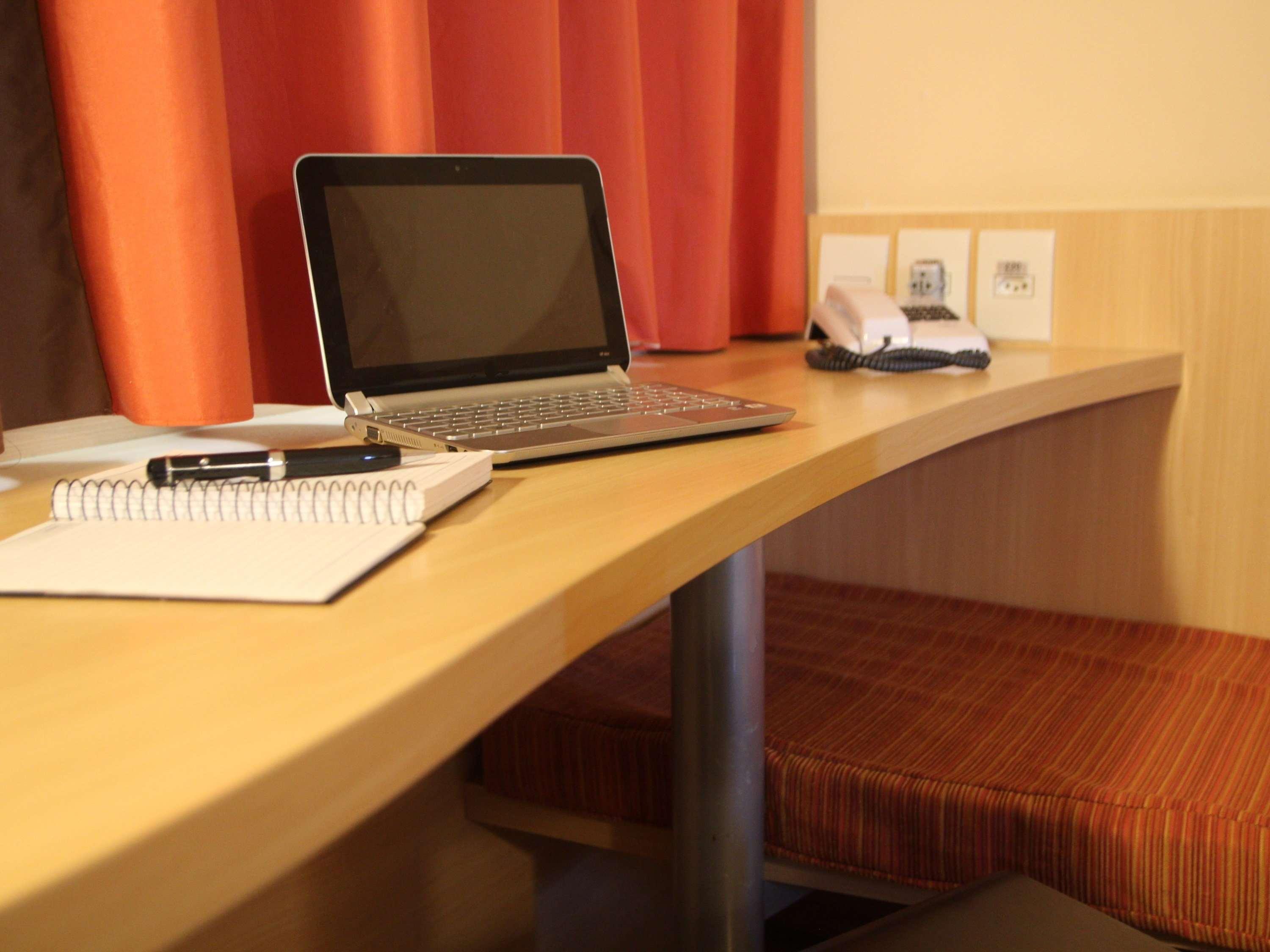 Отель Ibis Montes Claros Shopping Экстерьер фото