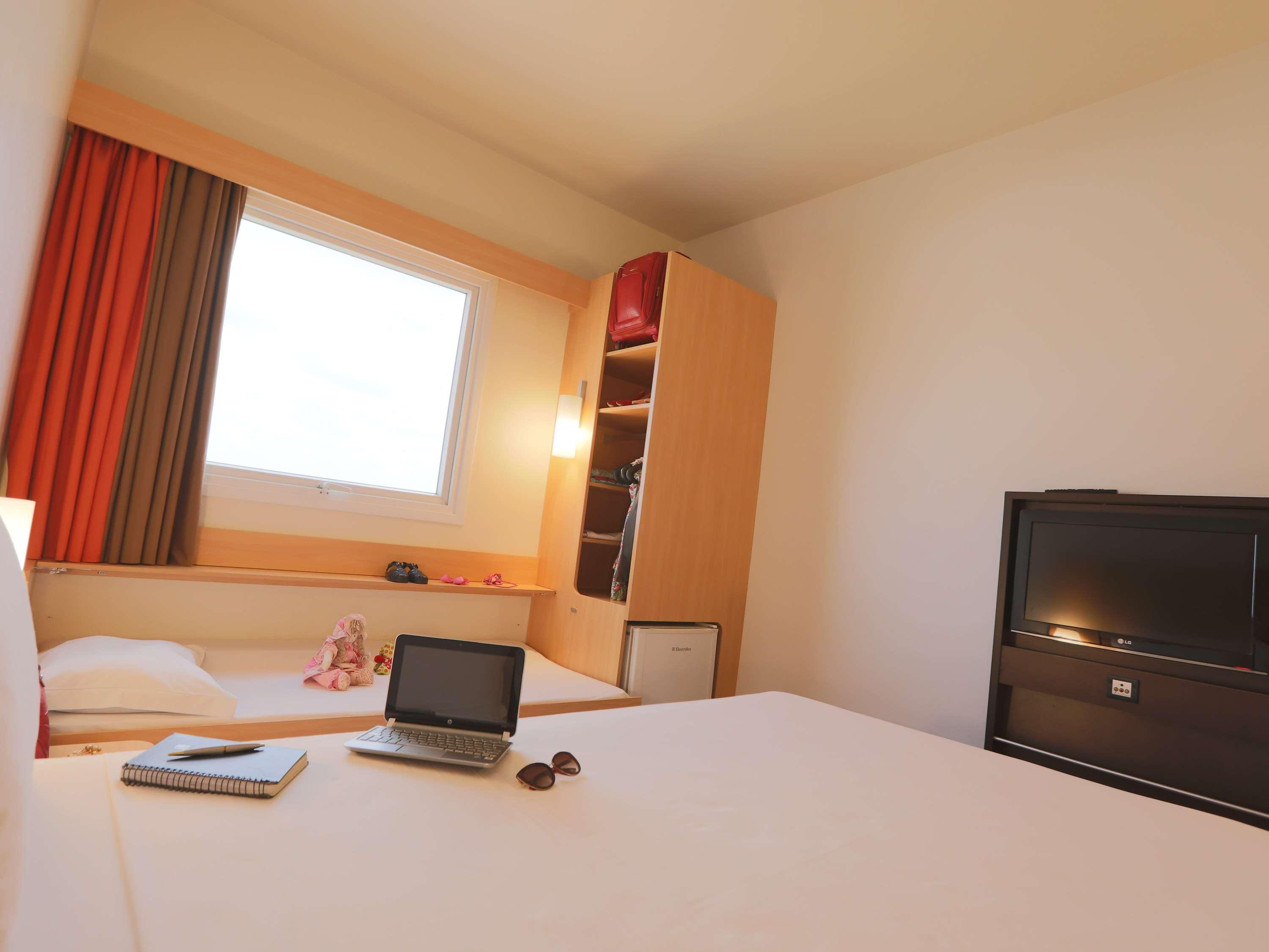 Отель Ibis Montes Claros Shopping Экстерьер фото