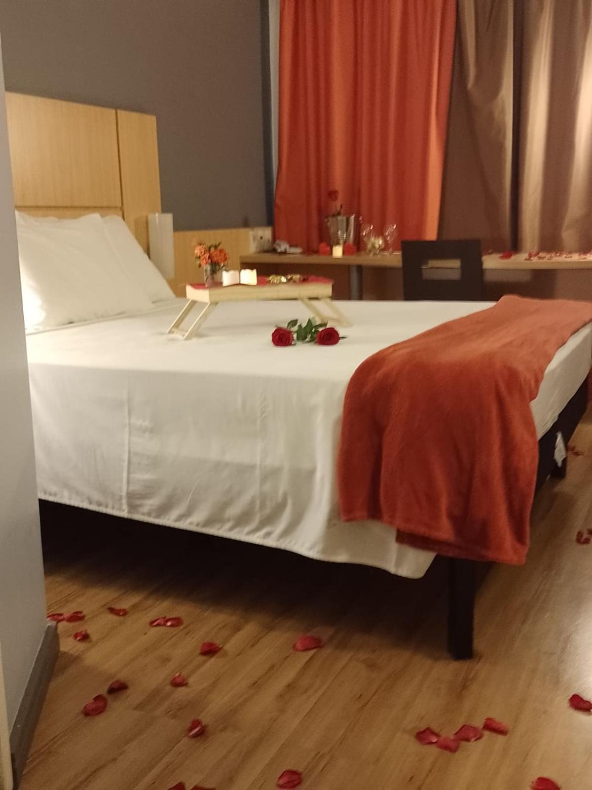 Отель Ibis Montes Claros Shopping Экстерьер фото