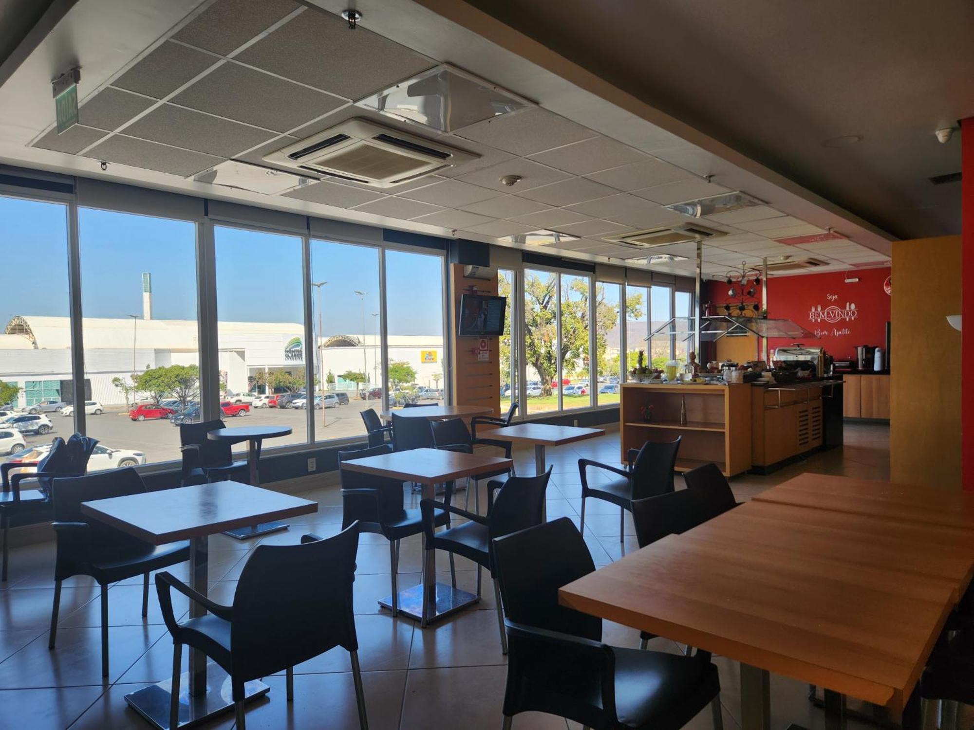 Отель Ibis Montes Claros Shopping Экстерьер фото