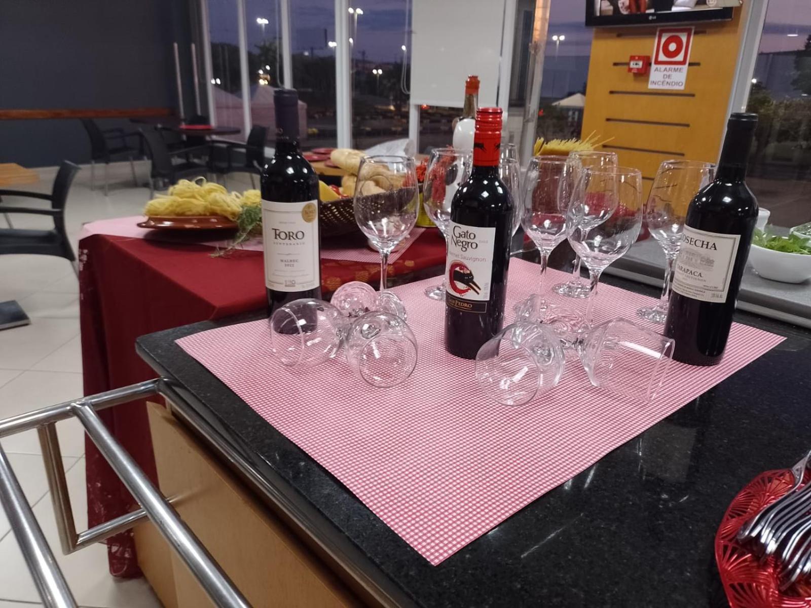 Отель Ibis Montes Claros Shopping Экстерьер фото