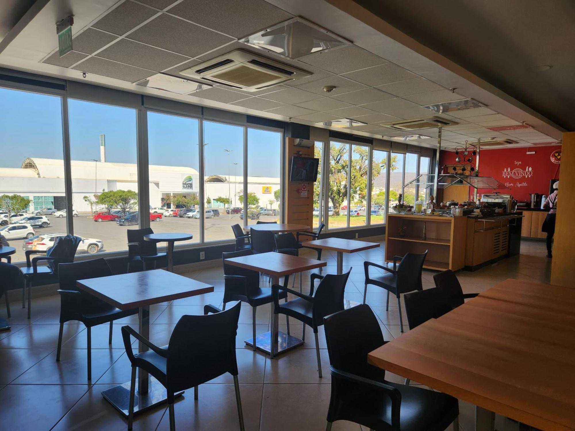 Отель Ibis Montes Claros Shopping Экстерьер фото