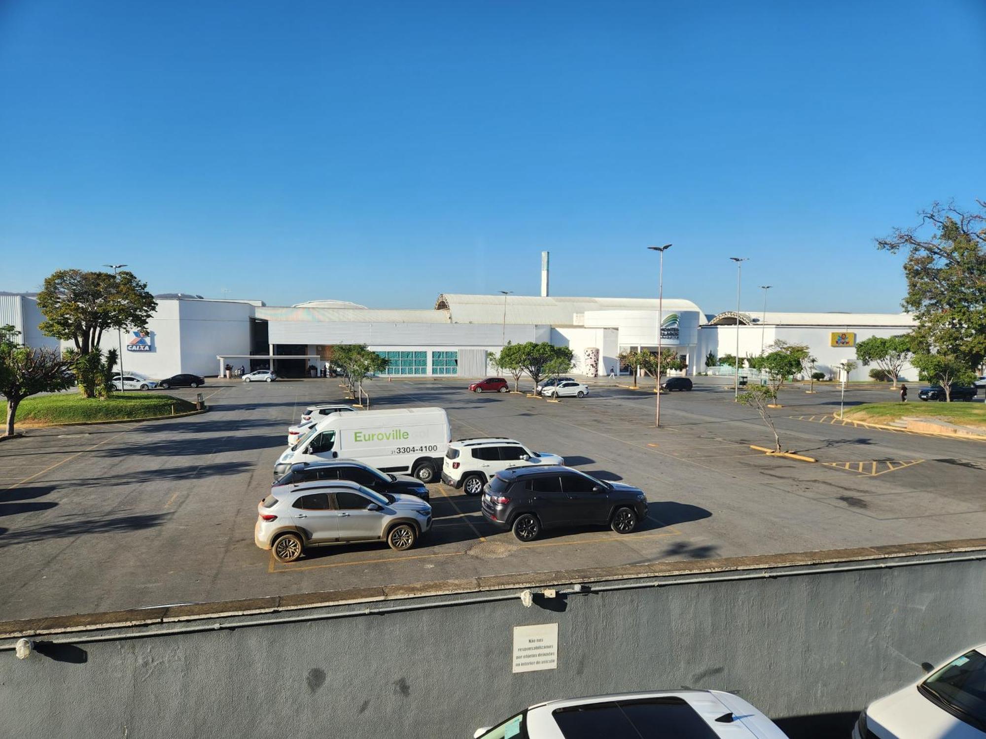 Отель Ibis Montes Claros Shopping Экстерьер фото