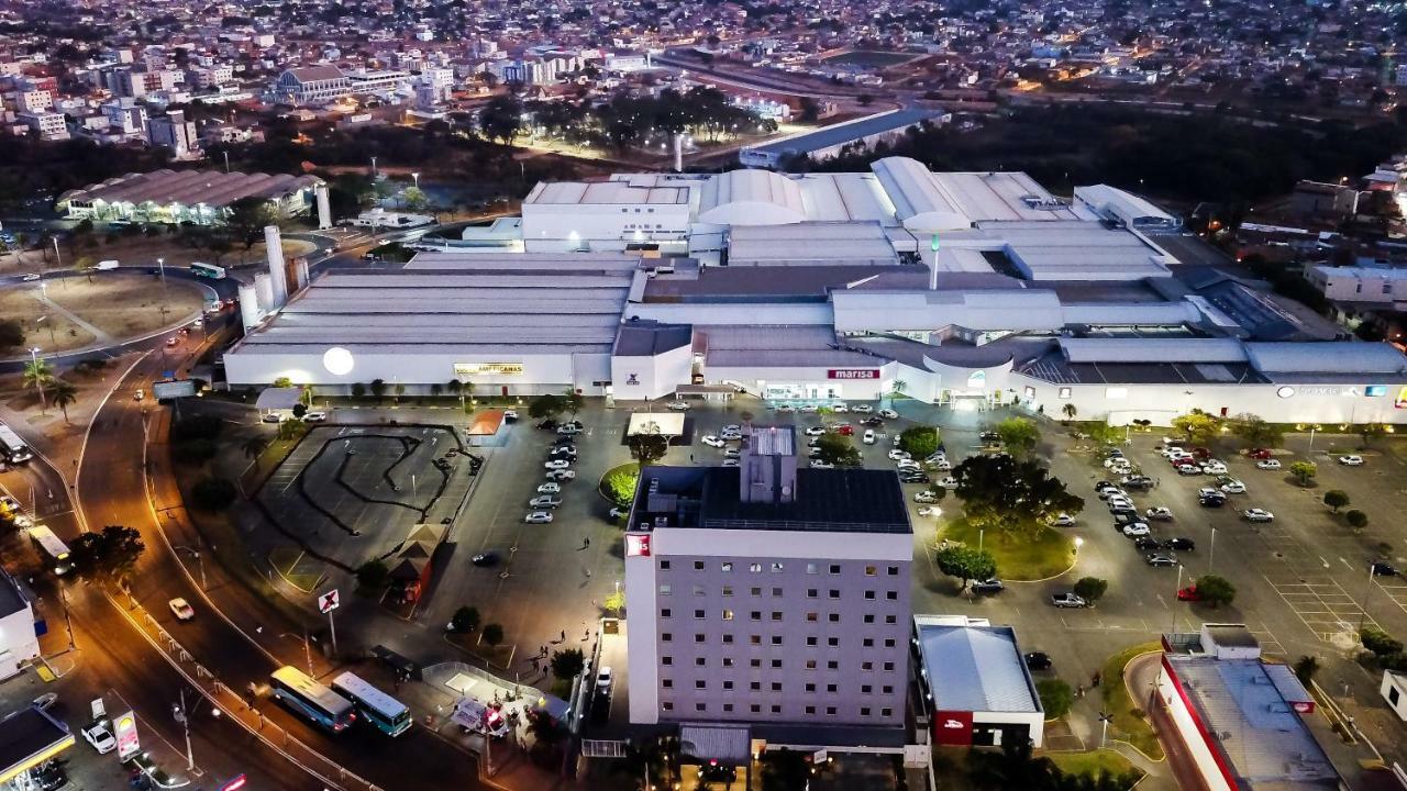 Отель Ibis Montes Claros Shopping Экстерьер фото