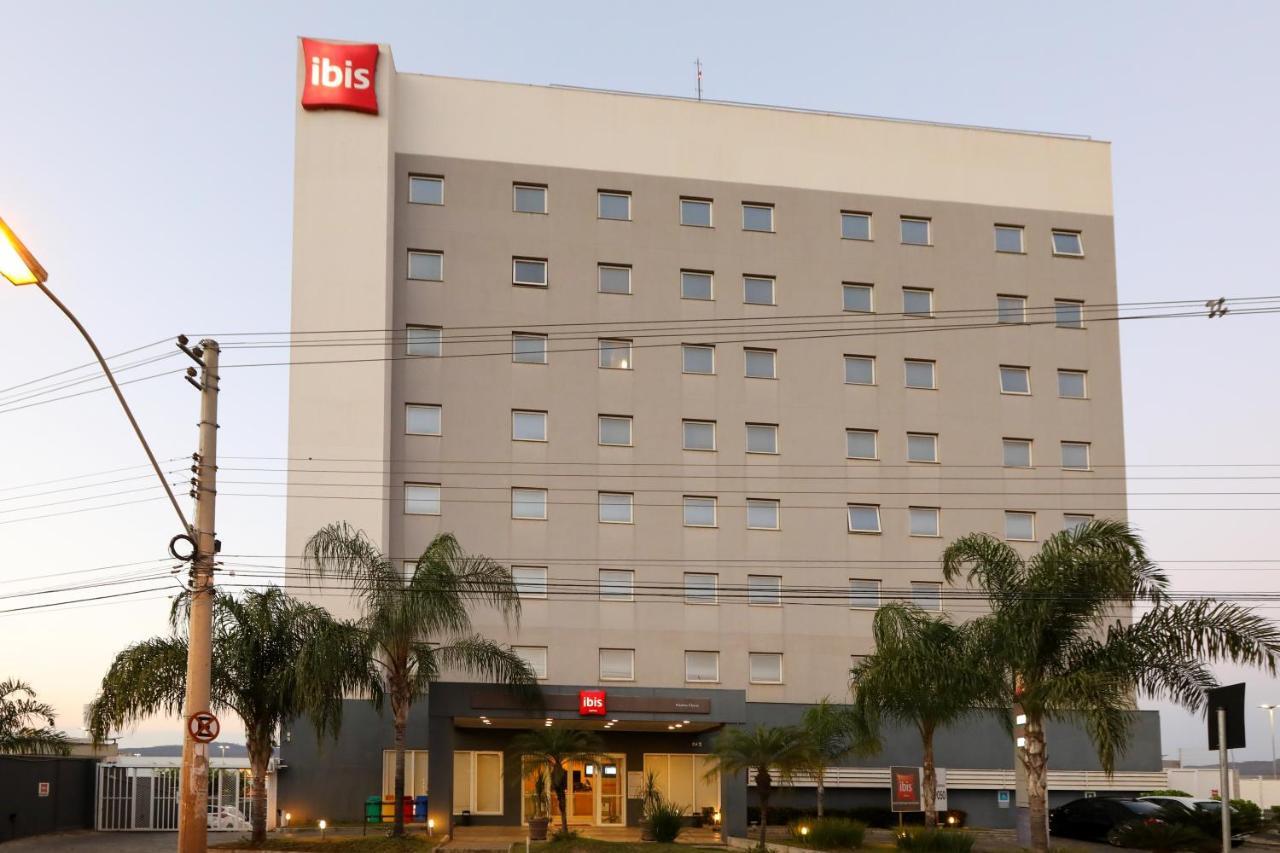 Отель Ibis Montes Claros Shopping Экстерьер фото