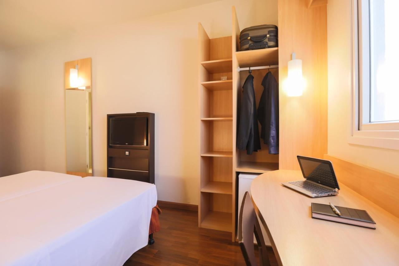 Отель Ibis Montes Claros Shopping Экстерьер фото