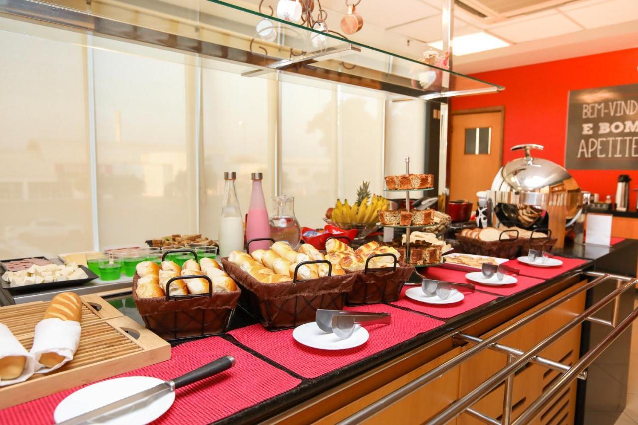 Отель Ibis Montes Claros Shopping Экстерьер фото