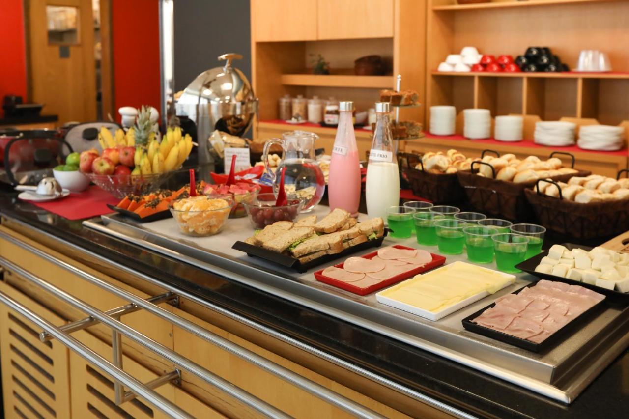 Отель Ibis Montes Claros Shopping Экстерьер фото